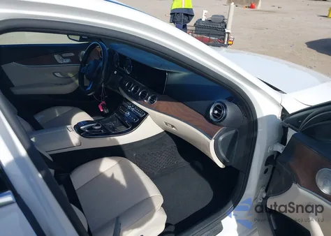 2017 Mercedes-Benz E 300 из США, поврежденный, VIN WDDZF4JB1HA023697